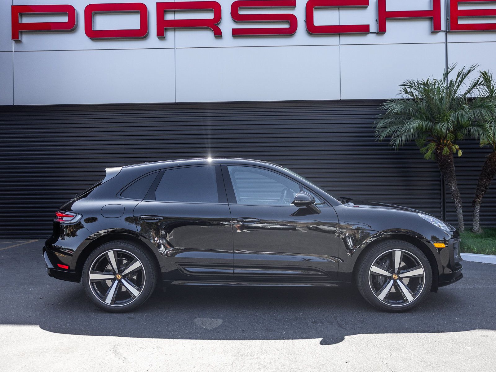 Certified 2026 Porsche Macan Turbo AWD/4WD image 9