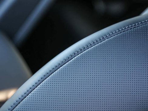 New 2025 Land Rover Range Rover Long Wheelbase SE image 24