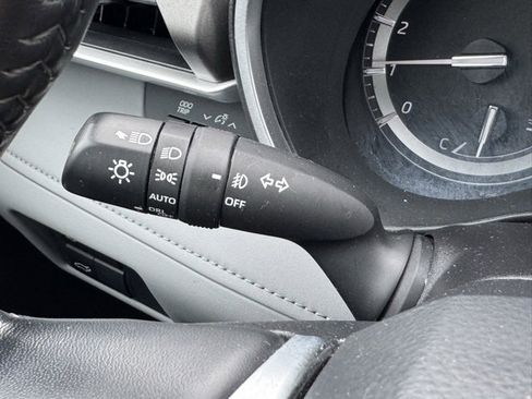 Certified 2021 Toyota Highlander XLE image 32