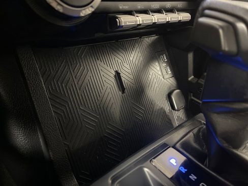 Certified 2025 Toyota Tacoma TRD Off-Road image 30