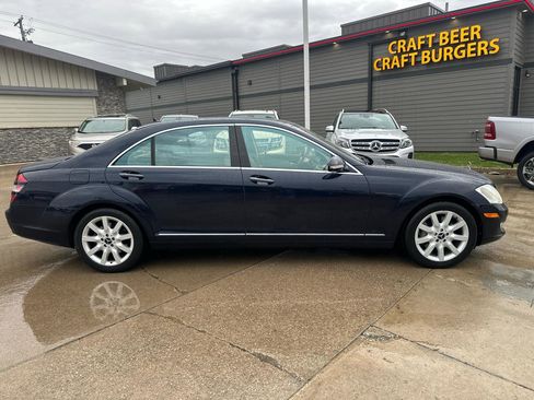 Used 2008 Mercedes-Benz S 550 4MATIC image 2