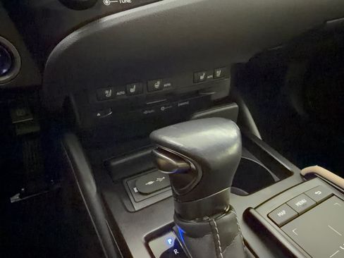 Used 2019 Lexus ES 300h w/ Premium Package FWD image 31