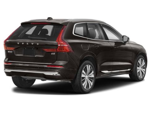Used 2022 Volvo XC60 B5 Momentum image 2