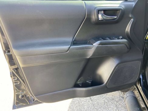 Used 2022 Toyota Tacoma TRD Sport w/ Technology Package RWD image 12