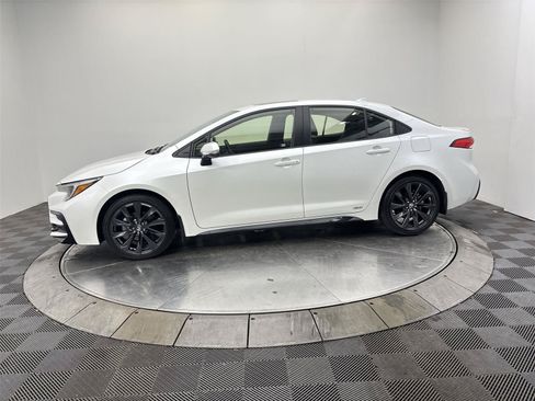 Used 2025 Toyota Corolla SE w/ SE Premium Package AWD/4WD image 16