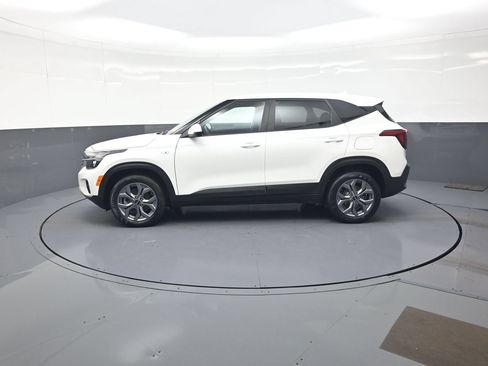 Used 2024 Kia Seltos LX AWD/4WD image 6