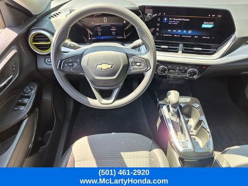 Used 2024 Chevrolet Trax LT FWD image 12