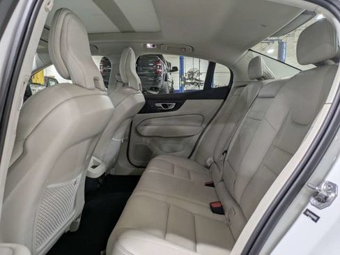 Used 2022 Volvo S60 B5 Momentum w/ Premium Package FWD image 12