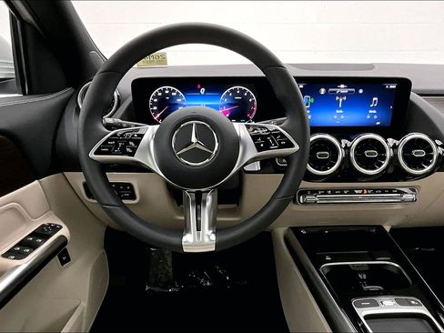 Used 2026 Mercedes-Benz GLA 250 image 4