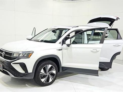 Used 2024 Volkswagen Taos SE AWD/4WD image 30