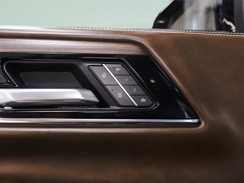 Used 2025 GMC Yukon XL Denali Ultimate AWD/4WD image 25