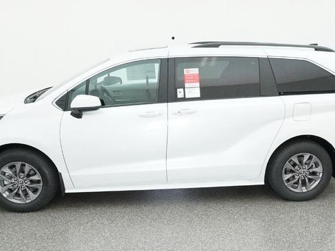 New 2026 Toyota Sienna XLE FWD image 15