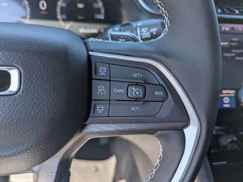New 2025 Jeep Grand Cherokee Limited w/ Luxury Tech Group II AWD/4WD image 22