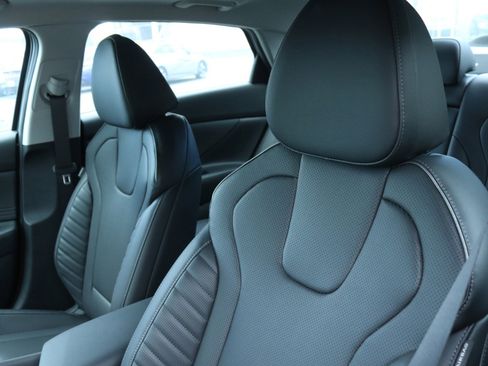 New 2025 Hyundai Elantra Limited image 13