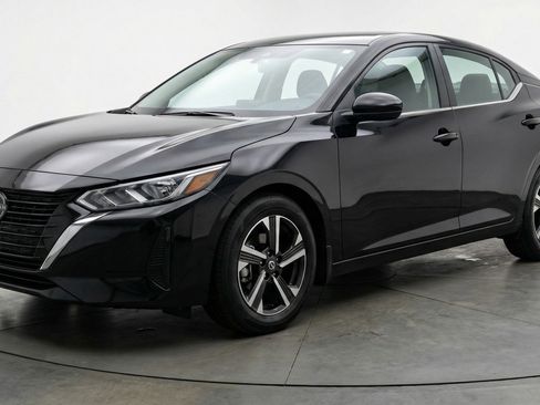 Used 2025 Nissan Sentra SV image 3