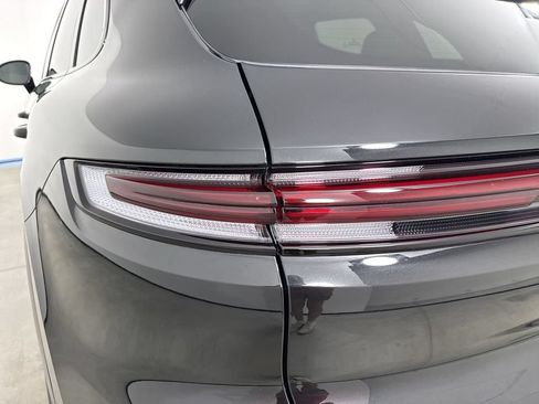 Certified 2024 Porsche Cayenne AWD/4WD image 18