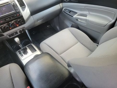 Used 2013 Toyota Tacoma PreRunner w/ SR5 Pkg RWD image 17
