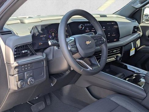 Used 2026 Chevrolet Suburban LS RWD image 15