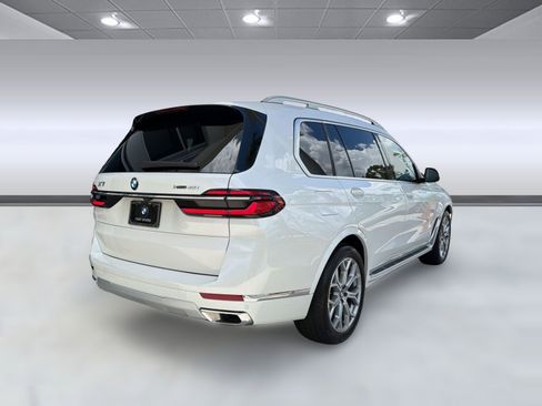 Used 2026 BMW X7 xDrive40i AWD/4WD image 8