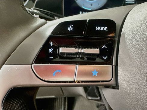 Used 2025 Hyundai Elantra SEL FWD image 22