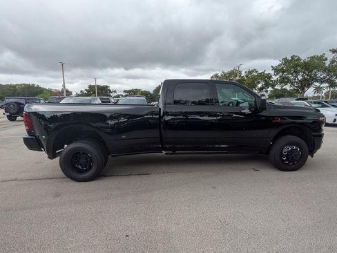New 2026 RAM 3500 Laramie AWD/4WD image 4