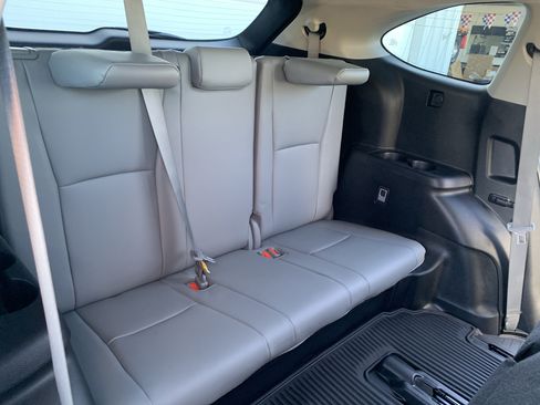 Used 2022 Toyota Highlander XLE AWD/4WD image 27