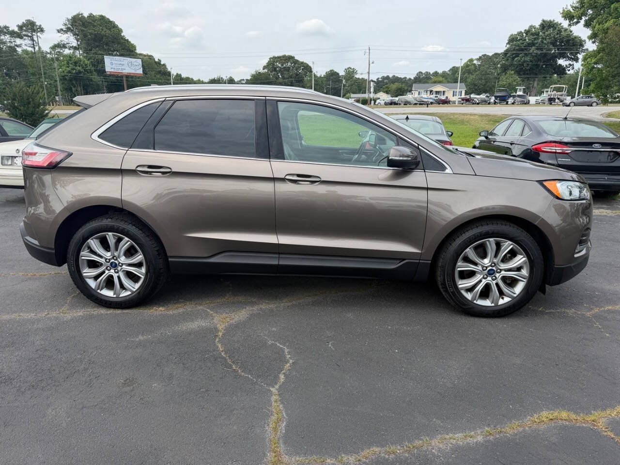 Used 2019 Ford Edge Titanium AWD/4WD image 6