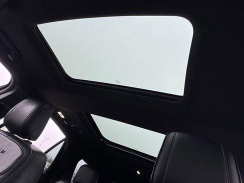 Used 2018 Ford Explorer Platinum image 29