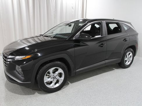 Certified 2024 Hyundai Tucson SE image 3