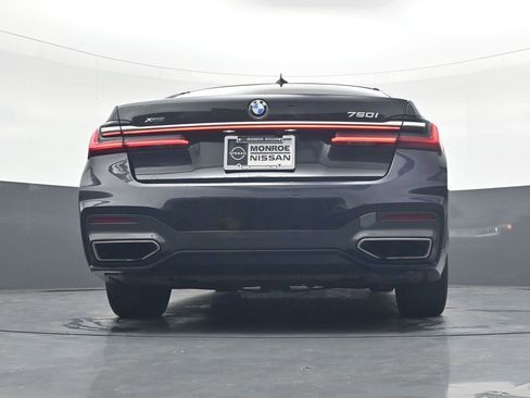 Used 2021 BMW 750i xDrive w/ Executive Package AWD/4WD image 23