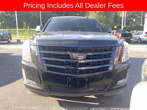 Used 2017 Cadillac Escalade Luxury AWD/4WD image 13