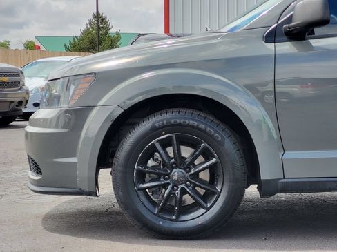 Used 2020 Dodge Journey SE w/ SE Popular Equipment Group FWD image 14