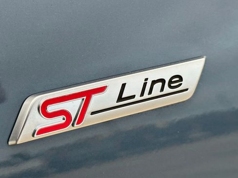 Used 2025 Ford Escape ST-Line w/ Equipment Group 301A image 5