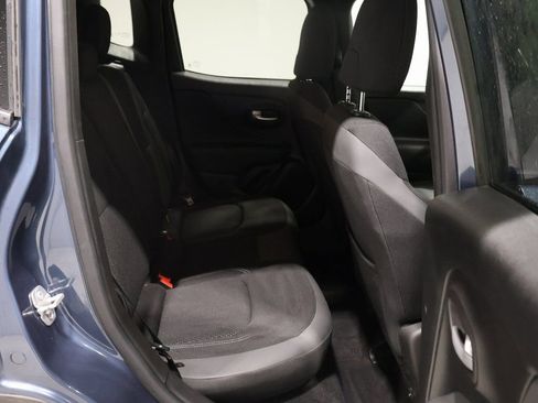 Used 2023 Jeep Renegade Latitude w/ Premium Group image 18