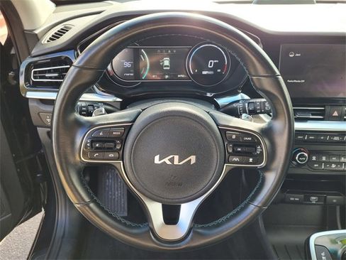 Used 2022 Kia Niro EX Premium image 19