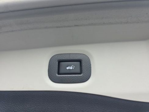 Used 2016 Nissan Rogue SV w/ SV Premium Package AWD/4WD image 15
