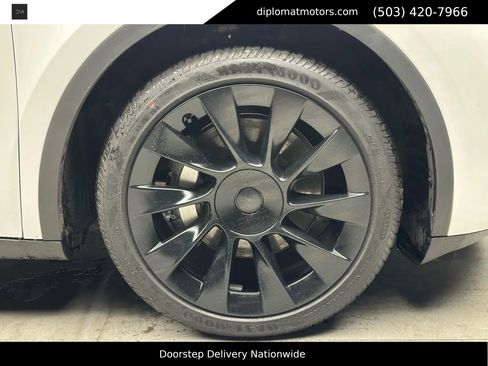Used 2023 Tesla Model Y Long Range image 38