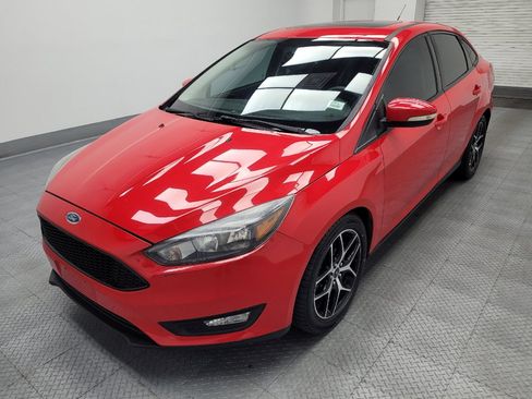 Used 2017 Ford Focus SEL FWD image 2