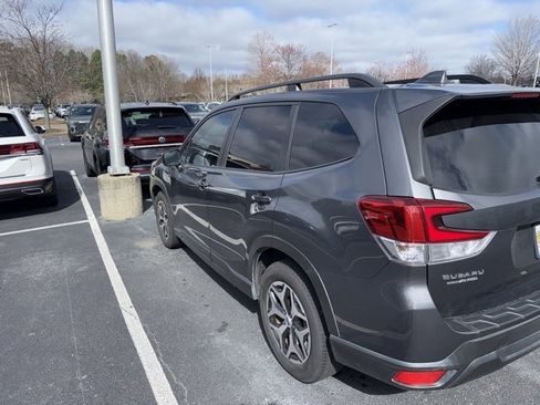 Used 2020 Subaru Forester Premium image 7