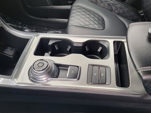 Used 2024 Ford Edge Titanium image 28