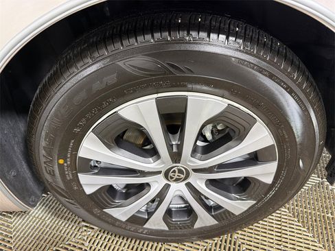 Used 2022 Toyota Prius Prime LE image 19