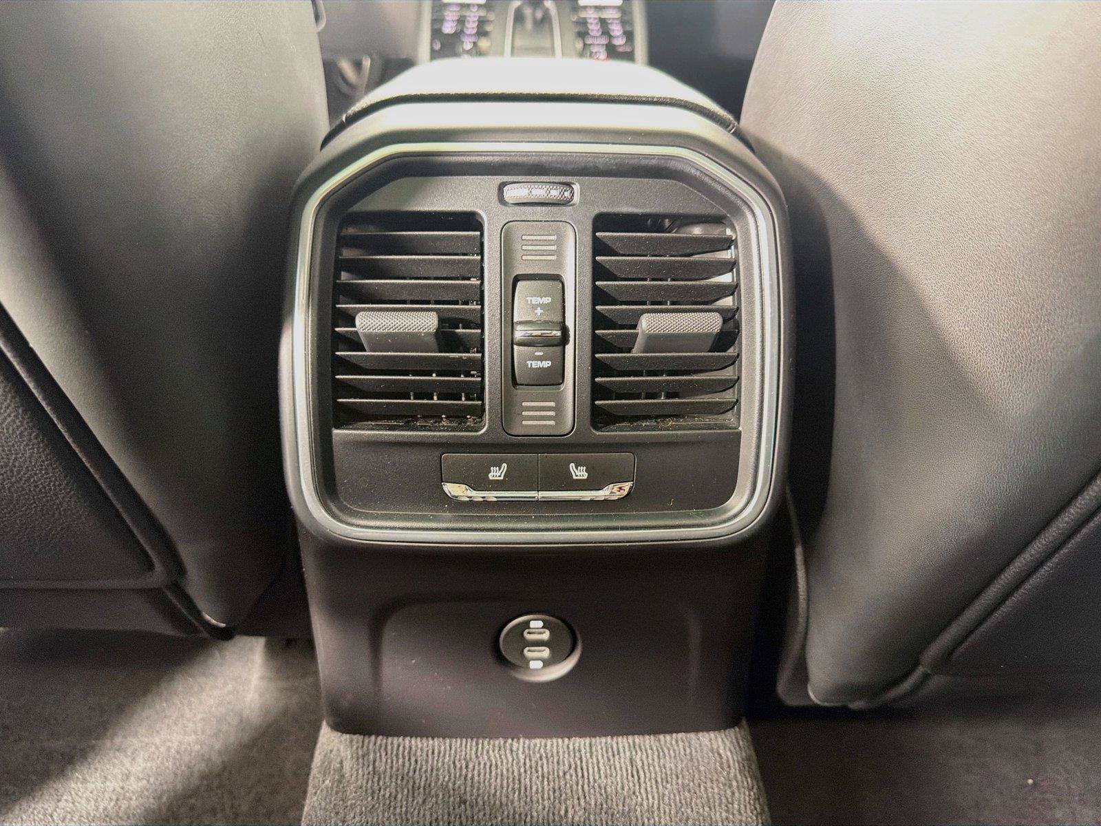 Certified 2023 Porsche Macan S AWD/4WD image 24