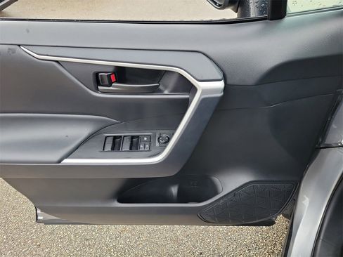 Used 2025 Toyota RAV4 LE image 13