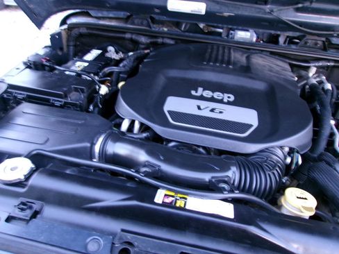 Used 2016 Jeep Wrangler Unlimited Sport image 3