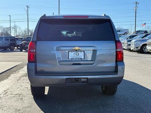 Used 2019 Chevrolet Suburban LT image 4
