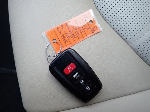 Certified 2019 Toyota Camry XLE image 30