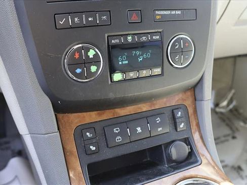Used 2011 Buick Enclave CXL FWD image 19