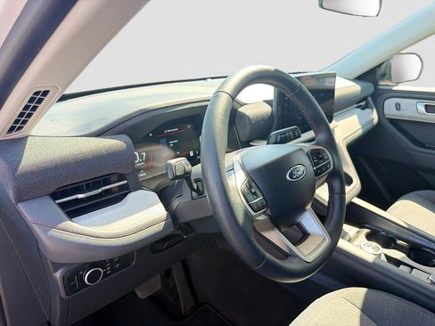 Used 2025 Ford Explorer Active image 27