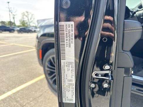 Used 2024 Jeep Grand Wagoneer Series III w/ Rear Seat Video Group 1 AWD/4WD image 33