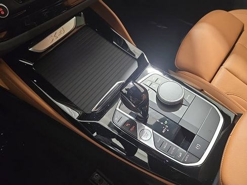 Used 2023 BMW X4 xDrive30i w/ Premium Package image 4